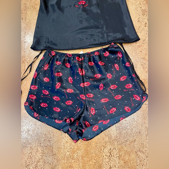 Delicates Pajama Set Liquid Satin Large Kisses Cami & Shorts Sexy - Picture 5 of 15